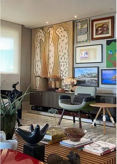 Collected living room with layered art, sculptural objects and a mix of vintage and modern furniture
